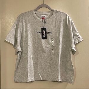 TOMMY JEANS Linear Logo Cropped Top Shirt in Heather Gray